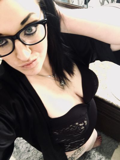 Queen Strong - Escort Girl from Akron Ohio